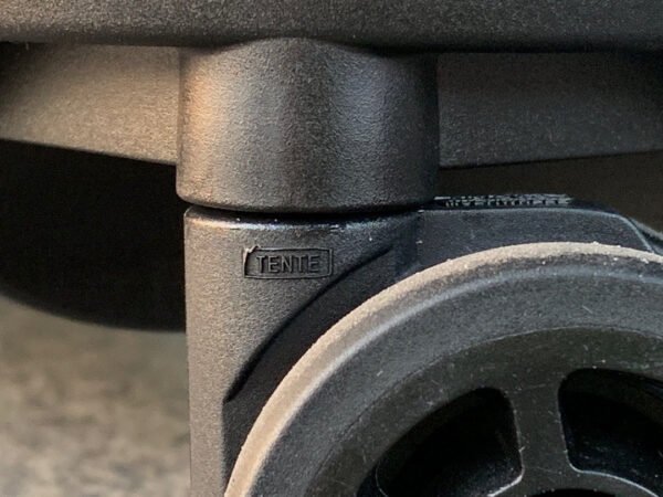 Supreme Rolling Vali Black For Men, For Women 22in/55cm