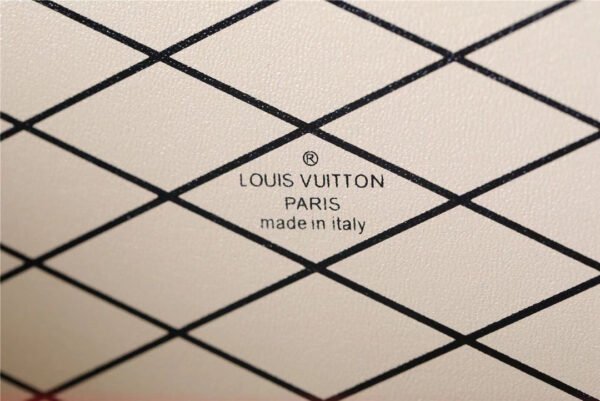 LV Petite Malle High Shiny Alligator By Nicolas Ghesquiere Silver For Women,  Shoulder And Crossbody Bags 7.9in/20cm LV?