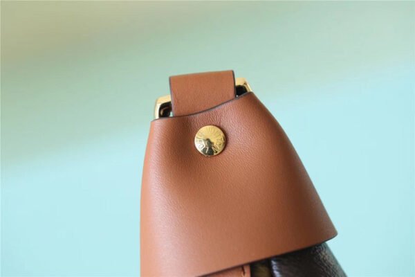 LV Loop Monogram Canvas By Nicolas Ghesquiere For Women,  Shoulder And Crossbody Bags 23cm/9.1in LV?