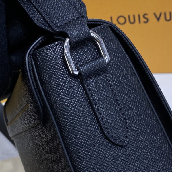 d06b5b88 LV New Flap Messenger Bag Taiga Black For Men, Bags, Shoulder And Crossbody Bags 11.1in/28.3cm LV M30807