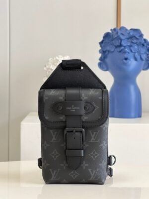 LV Saumur Slingbag Monogram Eclipse Black For Men, Bags, Crossbody Bags 7.1in/18cm LV M45912