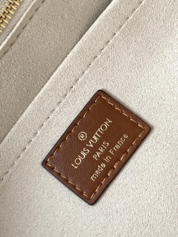 dc58b450-1 LV On My Side MM Tote Bag Monogram Tufting On Nappa Softy For Women, Shoulder Bags 12in/31cm Galet Grey LV M53825