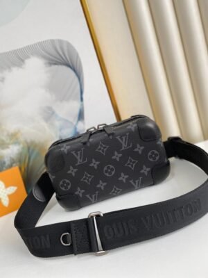 LV Horizon Clutch Monogram Eclipse For Men, Bags, Shoulder And Crossbody Bags 8.3in/21cm LV M45579