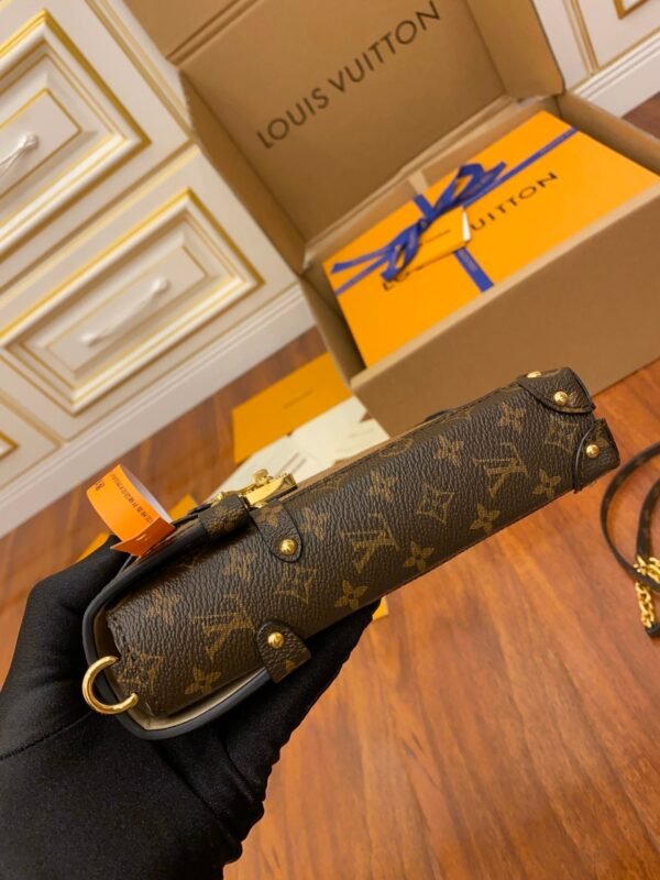 ec8956dc LV Pochette Trunk Verticale Monogram Reverse With Monogram Canvas For Women, WoChain Wallet 6.9in/18cm LV M67873