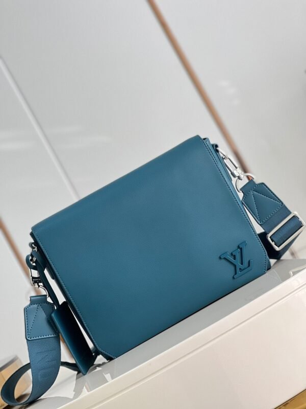 f1e040a8 LV Messenger Grain Blue For Men, Bags, Shoulder And Crossbody Bags 11in/28cm LV M59327