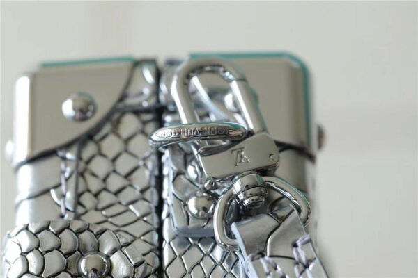 LV Petite Malle High Shiny Alligator Silver For Women,  Shoulder And Crossbody Bags 7.9in/20cm LV?