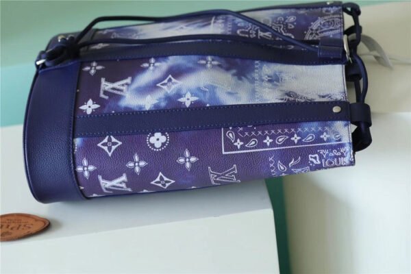 LV Randonee Messenger Monogram Stripes Blue For Men, Bags, Shoulder And Crossbody Bags 10.4in/26cm LV?