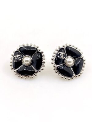 18k CC Black Pearl Clover Earrings