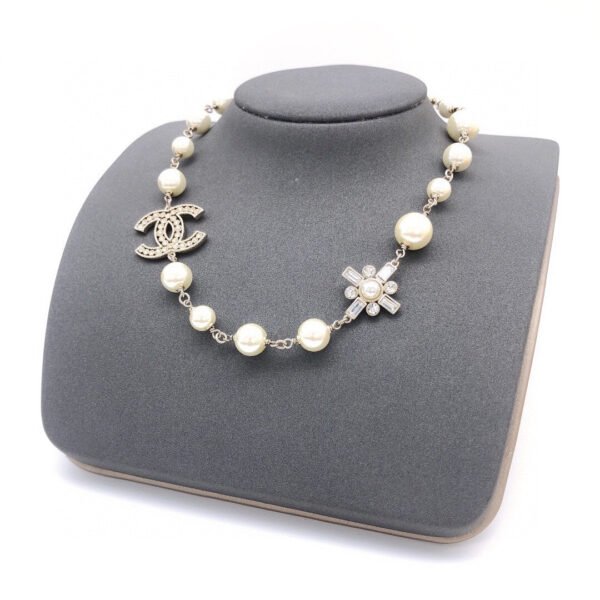 18K CC Flower Pearls Chain Necklace