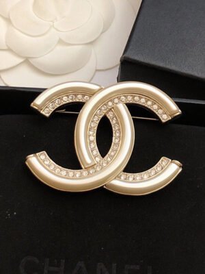 18K CC Peals Brooch