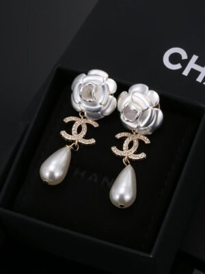 18K CC Flower Pearl Earrings