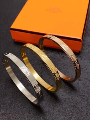 18K H Bracelet
