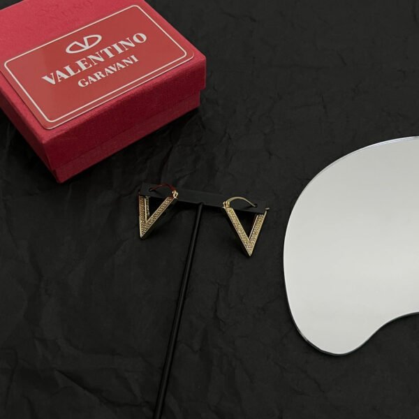 18K Vlogo Diamonds Earrings