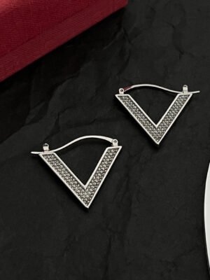 18K Vlogo Diamonds Earrings