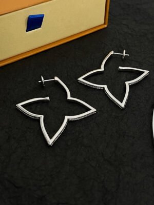 18K Louis Debuts Blossom Earrings