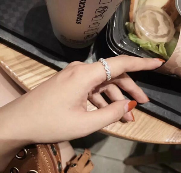 18K Fleurette Wedding Diamond Ring