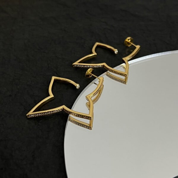 18K Louis Debuts Blossom Earrings