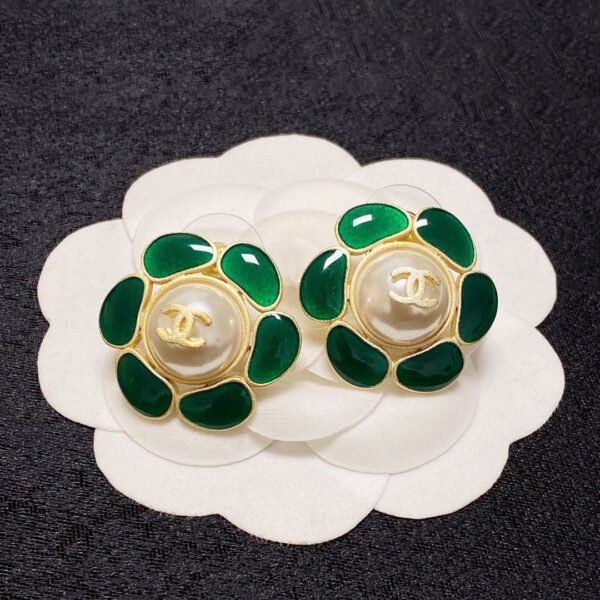 18K CC Emerald Petals Earrings