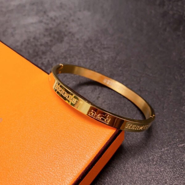 18K H Bracelet