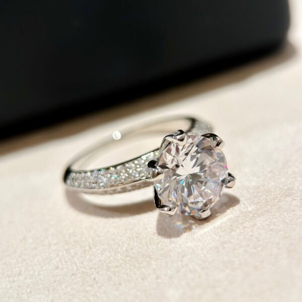 18K T Pav¨¦ Tiffany Setting Engagement Ring