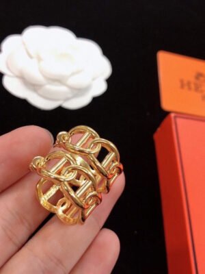 18K Chaine D'Ancre Enchainee H Earrings