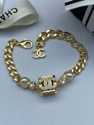 18K CC Box Pendant Pearl Bracelet