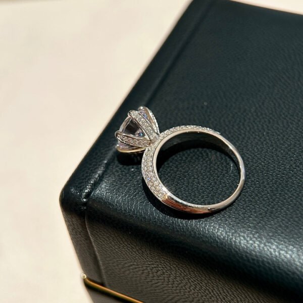 18K T Pav¨¦ Tiffany Setting Engagement Ring