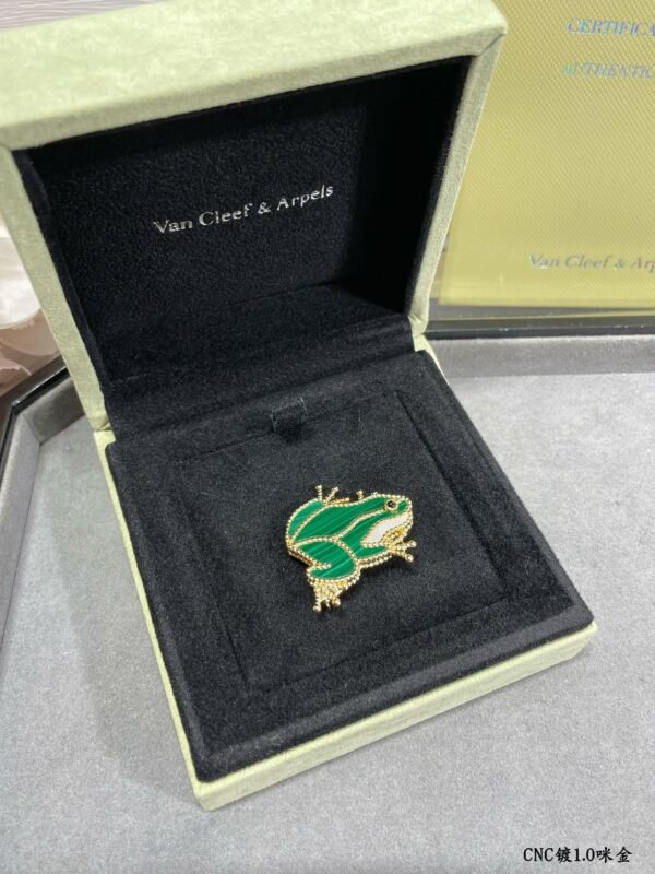 18K Lucky Animals Frog Clip Brooch