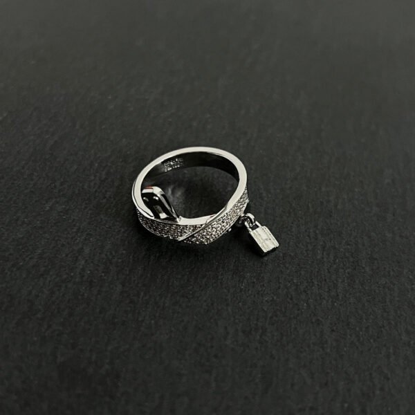 18K Kelly Gavroche Diamonds H Ring