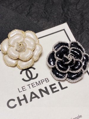 18K CC Camellia Black & White Brooch