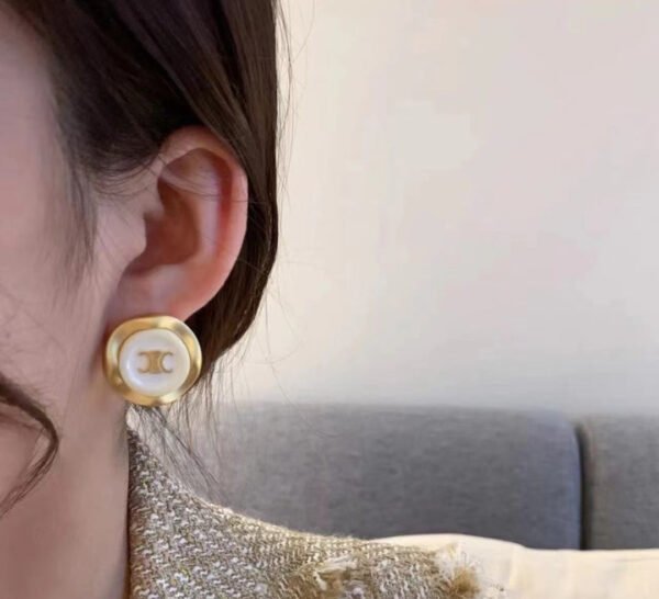 18k Triomphe Pearl Earrings
