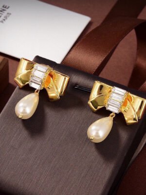 18K Triomphe Butterfly Pearl Pendant Earrings