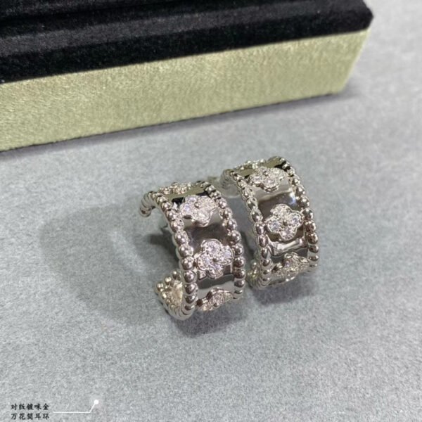 18K White Gold Perl¨¦e Clovers Hoop Earrings
