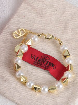 18K Vlogo Rockstud Pearls Bracelet