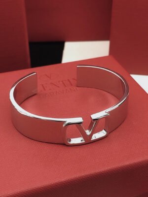 18K Vlogo Cuff Bracelet