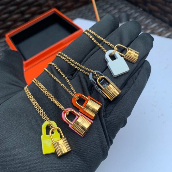 18K O'Kelly Orange Pendant H Necklace