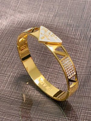 18K Pra Triangle Diamond Bracelet