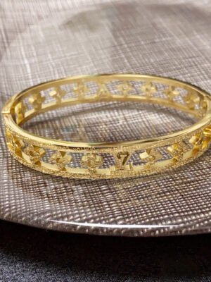 18K Louis Crystal Hollow Bracelet