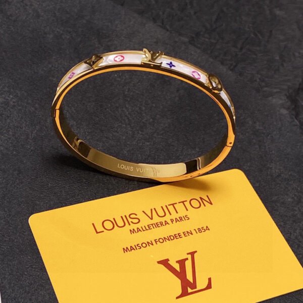 18K Louis Pearl Bracelet
