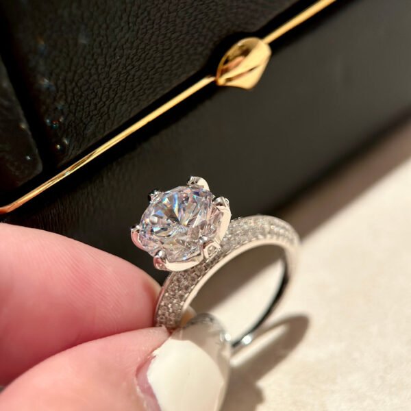 18K T Pav¨¦ Tiffany Setting Engagement Ring
