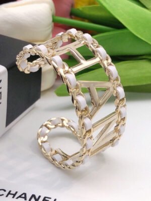18K CC Vintage Pearl Cuff Bracelet