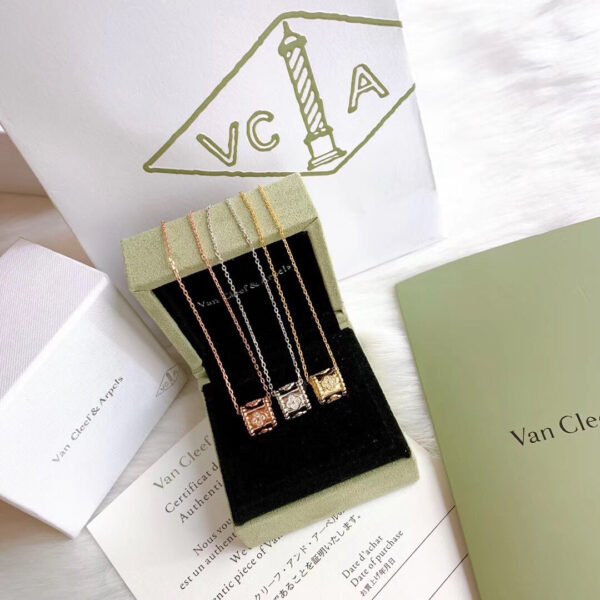 18K Rose Gold Perl¨¦e Clovers Pendant Necklace