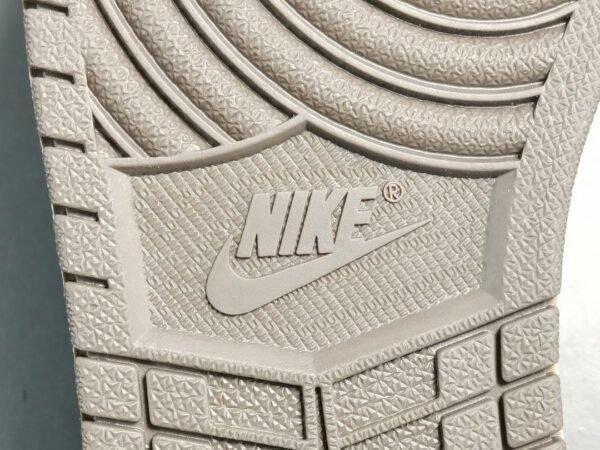 jordan-1-low-x-travis-scott-reverse-mocha-301027 JORDAN 1 LOW x TRAVIS SCOTT REVERSE MOCHA