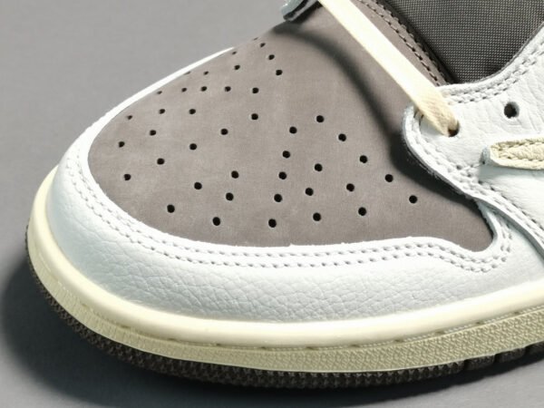 jordan-1-low-x-travis-scott-reverse-mocha-557531 JORDAN 1 LOW x TRAVIS SCOTT REVERSE MOCHA