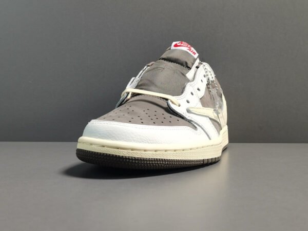jordan-1-low-x-travis-scott-reverse-mocha-839511 JORDAN 1 LOW x TRAVIS SCOTT REVERSE MOCHA