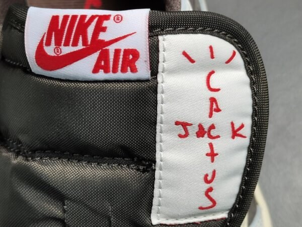 jordan-1-low-x-travis-scott-reverse-mocha-849154 JORDAN 1 LOW x TRAVIS SCOTT REVERSE MOCHA