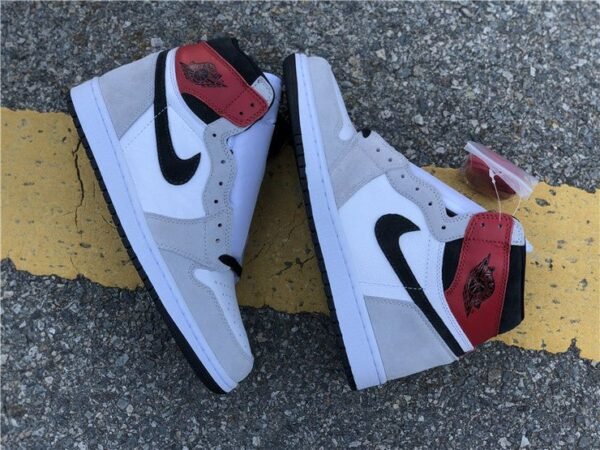 jordan-1-retro-high-x-light-smoke-grey-762801 JORDAN 1 RETRO HIGH x LIGHT SMOKE GREY