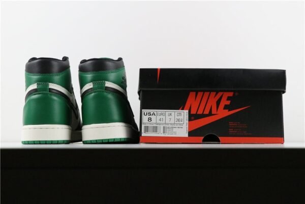 jordan-1-retro-high-x-pine-green-920556 JORDAN 1 RETRO HIGH x PINE GREEN