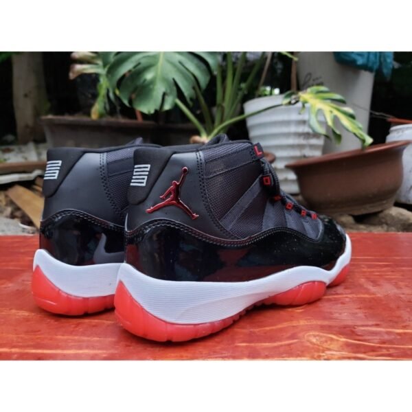 jordan-11-retro-x-playoffs-bred-633251 JORDAN 11 RETRO x PLAYOFFS BRED