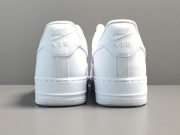 NIKE AIR FORCE 1 x WHITE